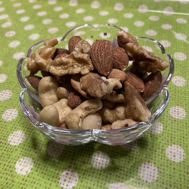 每天一把堅果好處多！但堅果到底是哪一類食物啊？別再霧煞煞！